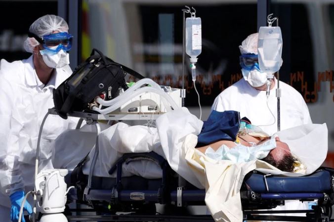 Francia supera los 4.000 decesos en hospitales por coronavirus