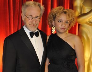 Arrestaron a Mikaela, la hija de Steven Spielberg que se lanzó como estrella porno