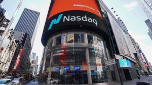 Wall Street cierra en verde y el Nasdaq marca nuevo récord