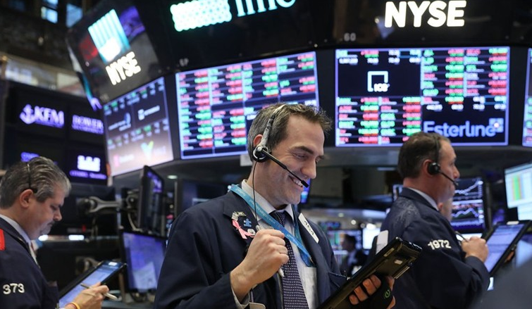 Wall Street cerró con récords en Dow y S&P 500 impulsado por banca y energía