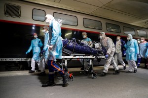 Francia acumula 14.393 fallecidos por coronavirus