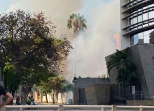 Reportan fuerte incendio en zona residencial de Chacao (Fotos y videos) #10Abr