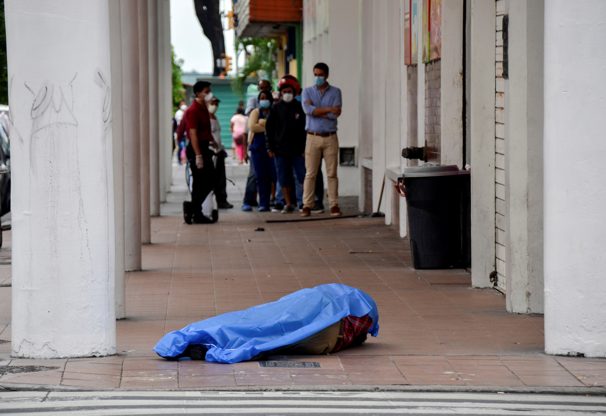 Escenas de terror: Hay unos 450 cuerpos por recoger en las calles y casas de Guayaquil