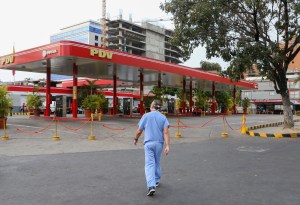 Gasolina, otro impedimento para el trabajo de los médicos y enfermeros venezolanos (Fotos)
