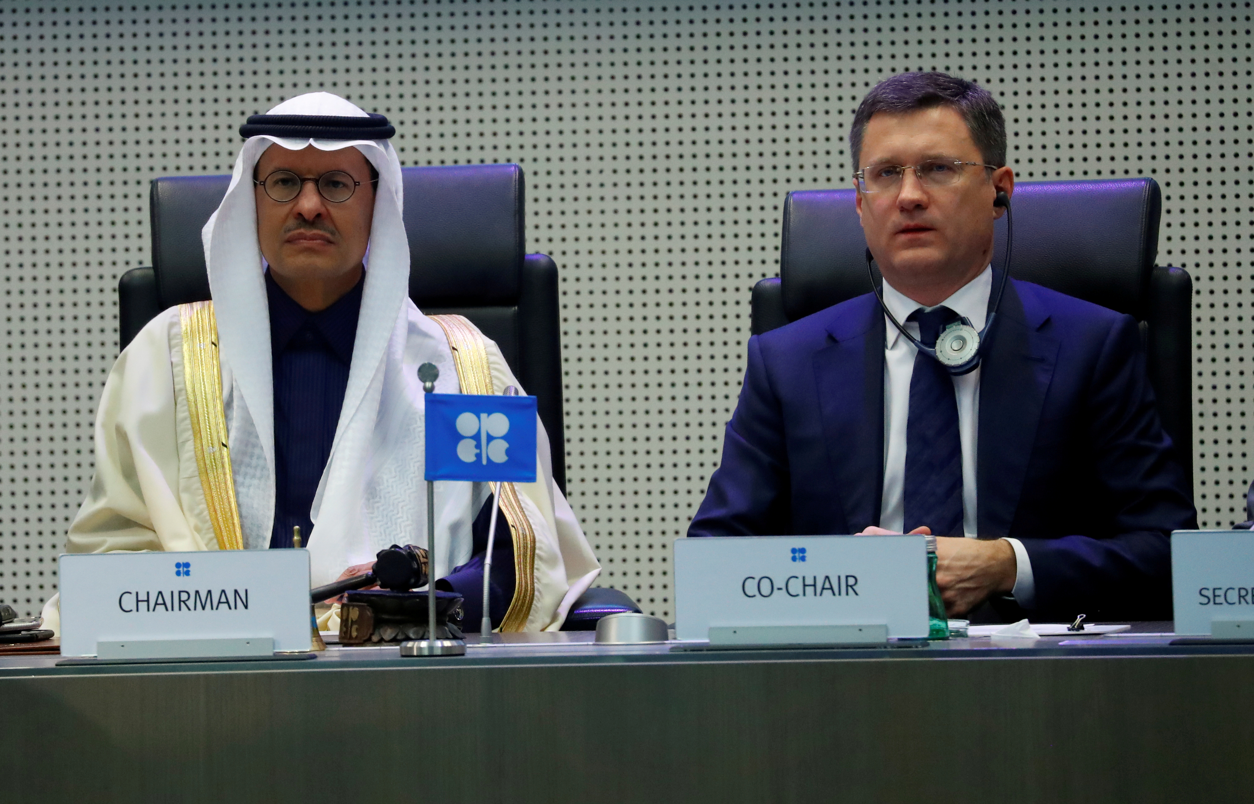 Arabia Saudí y Rusia esbozan un recorte récord del petróleo bajo presión de EEUU