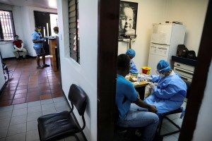 En Venezuela algunos venden su sangre para sobrellevar la crisis económica