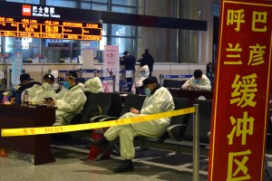 Pekín califica de “inaceptables” las restricciones a pasajeros de China