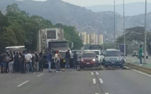 Conductores protestaron en la Valle-Coche por negativa de surtir de combustible a particulares #9Abr