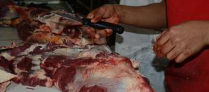 Larenses dejan de comer carne por su alto precio
