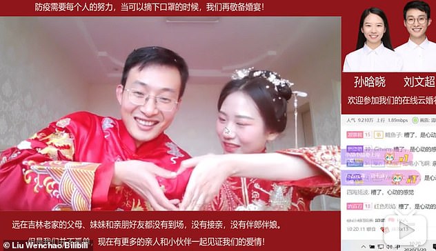 Una pareja china transmite su boda en línea por el covid-19 y ...