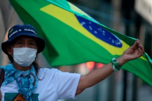 Brasil enfrenta desunido al coronavirus en plena expansión