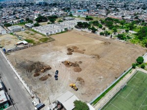 Guayaquil inicia entierros de un millar de difuntos y abre dos hospitales