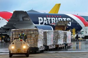 Patriots entregan ayuda humanitaria a la ciudad de Nueva York