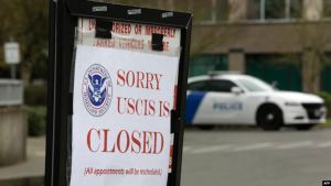 ¿Qué dice el decreto de suspensión temporal de inmigración que firmó Trump?