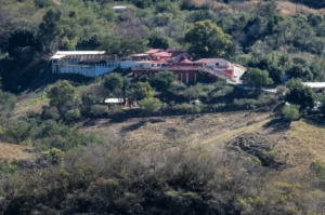 La casa rosa: Así es la mansión que “el Chapo” Guzmán construyó para su madre (FOTOS)