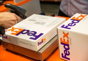 FedEx de Florida imprime y envía gratis las planillas para beneficios de desempleo
