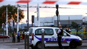 Dos muertos y seis heridos en un ataque con cuchillo en el este de Francia