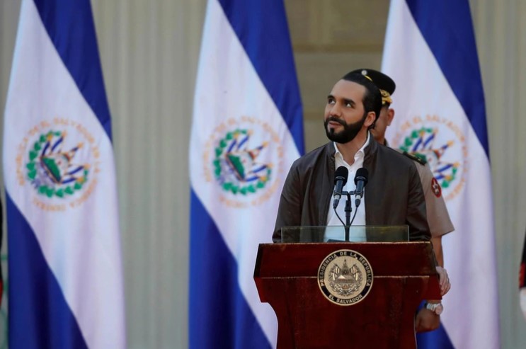 Salvadoreños votan para renovar el Congreso con partido de Bukele como favorito