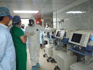 Saque sus conclusiones: Médicos con tapabocas y Jehyson Guzmán apareció en un hospital como un astronauta (Video)