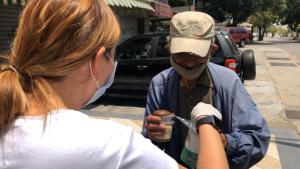 “El Buen Vecino”: La iniciativa venezolana que ayuda a ancianos en medio de la pandemia (Video)