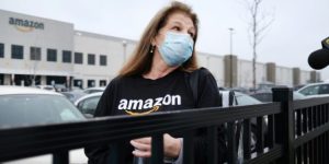 Trabajadores de Amazon en EEUU exigen mejorar las condiciones sanitarias