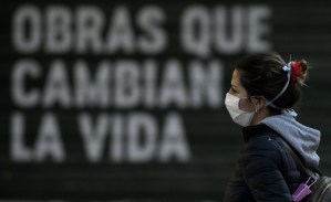 “Si se levanta la cuarentena, en 15 días veremos cadáveres apilándose”, alertó ministro argentino