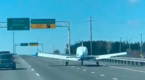 Avioneta realizó un aterrizaje de emergencia en autopista de Canadá (Videos)