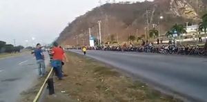 En Video: La interminable cola para surtir gasolina en Carabobo #14Abr