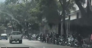 La MEGA COLA de motos para echar gasolina en Montalbán este lunes #13Abr (Video)