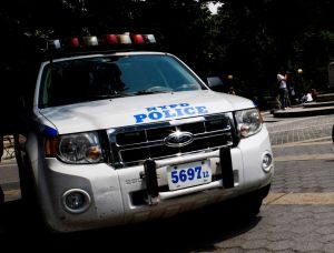 Hombre muere acuchillado cerca de estación policial en Nueva York