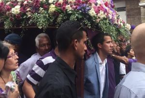 Guaidó y El Nazareno: A pesar de las cruces que nos ha tocado soportar, estamos de pie (FOTOS)