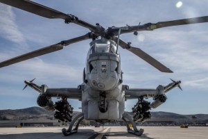 Cuerpo de Marines de los EEUU muestra la capacidad de uno de sus helicópteros más letales (VIDEO)