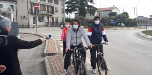 Un pueblo de Italia logró contener el coronavirus “por no seguir” las recomendaciones de la OMS