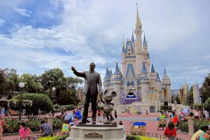 Los permisos de Disney amenazan con forzar el sistema para los beneficios de desempleo