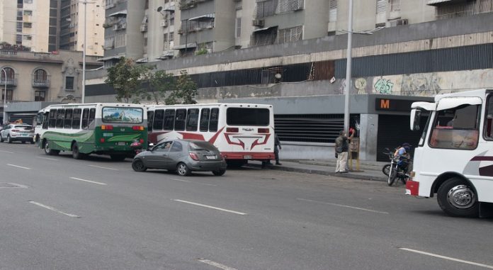 Despachan solo 40 litros de combustible para los transportistas de Caracas