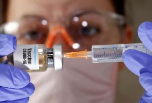 La lucha contra la Covid-19 enfrenta a países en plena búsqueda de una vacuna