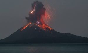 Satélite de la Nasa captó el momento en que volcán Krakatoa hizo erupción (Foto)