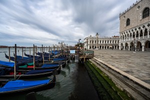 “Sin turismo, Venecia es una ciudad muerta”, lamenta un gondolero