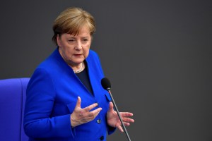 Merkel pide a los alemanes valentía frente a la pandemia de coronavirus
