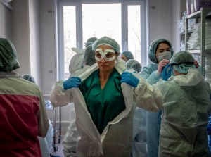 Ser médico es más peligroso que ser minero, según encuesta rusa