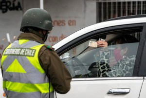 Casos de Covid-19 se dispararon en Chile y militares se desplegaron en barrios tras las protestas