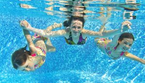 Las piscinas en condominios, apartamentos y comunidades privadas de Miami-Dade reabren el próximo mes