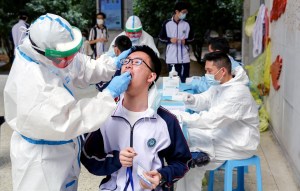 China organiza pruebas masivas de detección de coronavirus en Wuhan