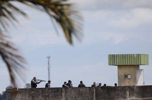 Motín con al menos siete rehenes en una cárcel de Manaos, en Brasil (Fotos)