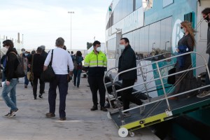 España empieza a controlar llegadas del extranjero para evitar rebrotes