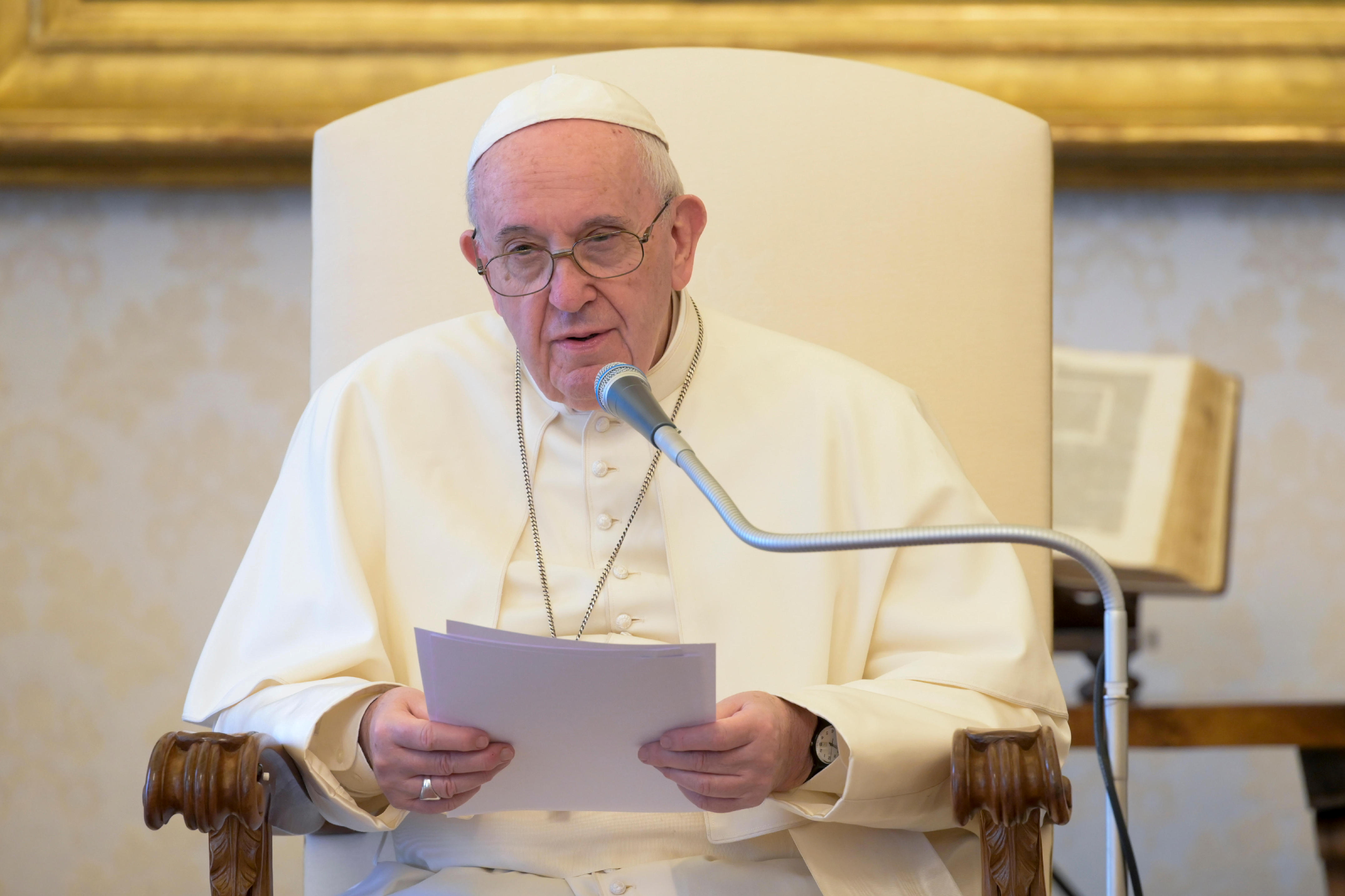 El papa Francisco denuncia a quienes son cómplices de generar la pobreza
