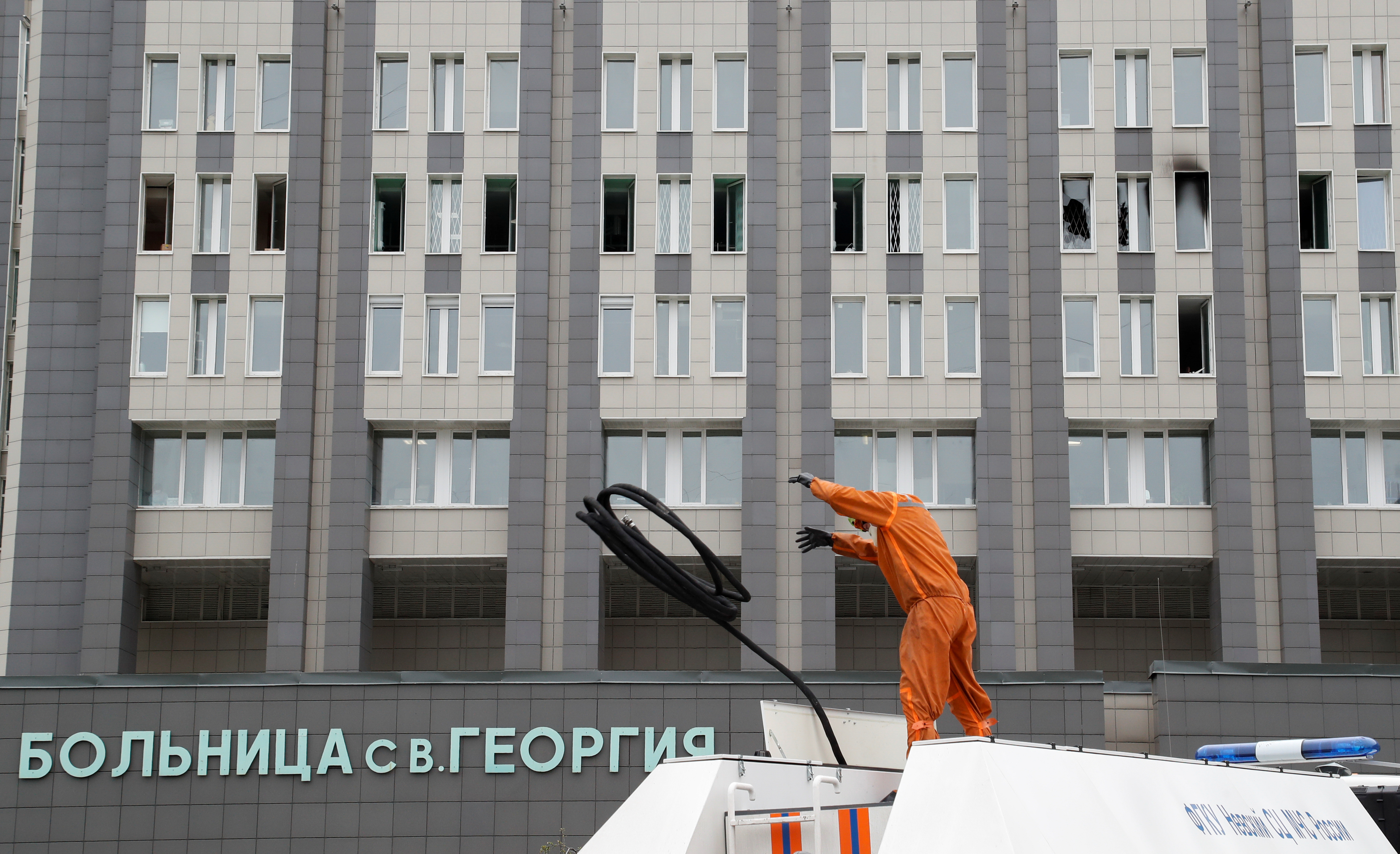 Rusia suspende uso de respiradores vinculados con incendio de dos hospitales