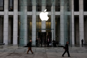 Apple reabre 25 tiendas más en EEUU