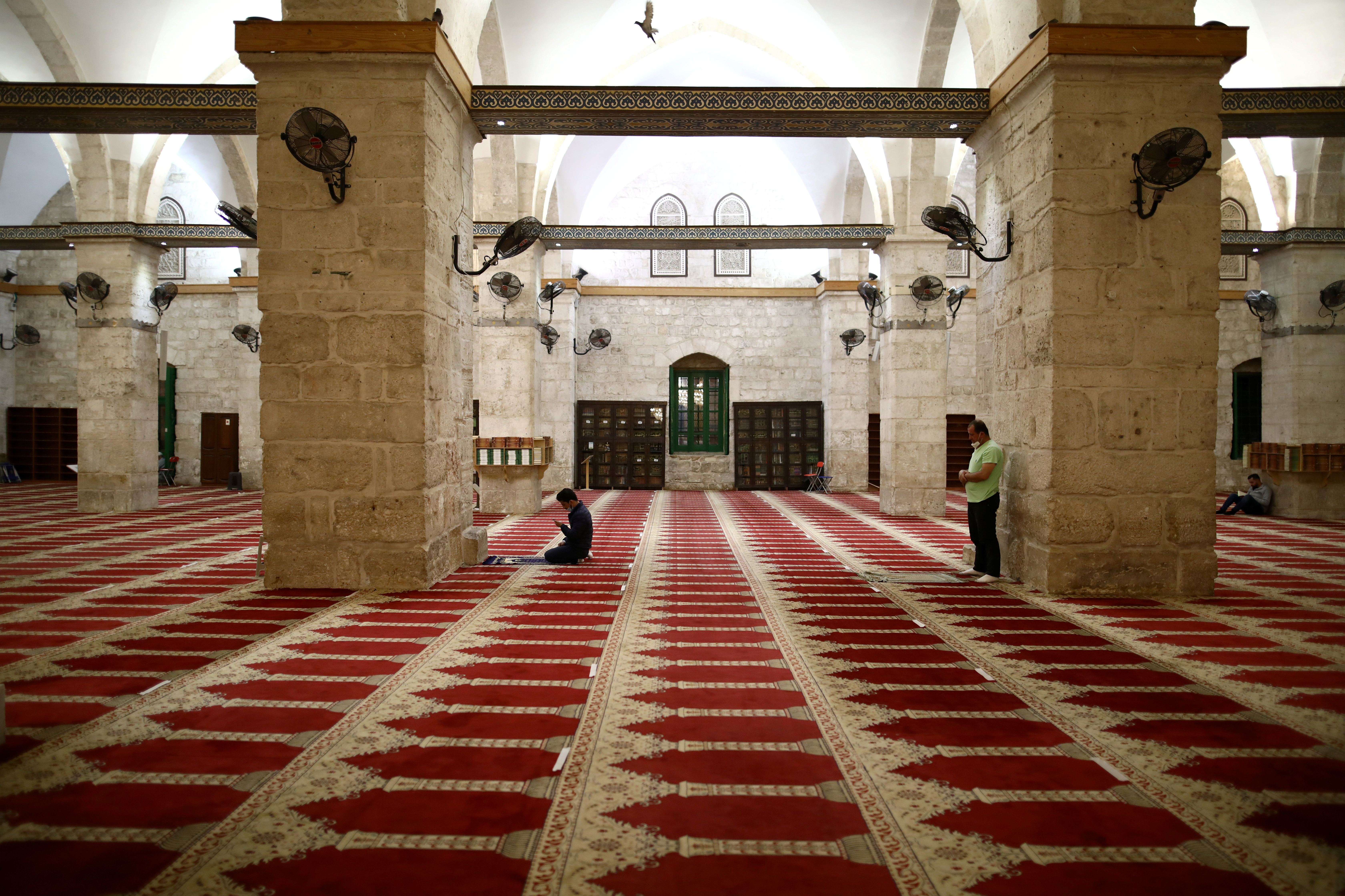 Кто построил аль аксу. Масджид Аль Акса. Мечеть Аль-Акса. Камень в мечети Аль Акса. Мечеть Алякса в Иерусалиме.