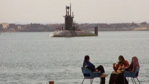 El capitán de un submarino nuclear británico es despedido por permitir una parrillada en un muelle